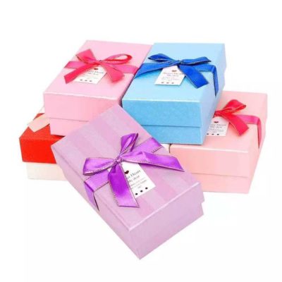 Valentine's Day gift box with Raffia and bow