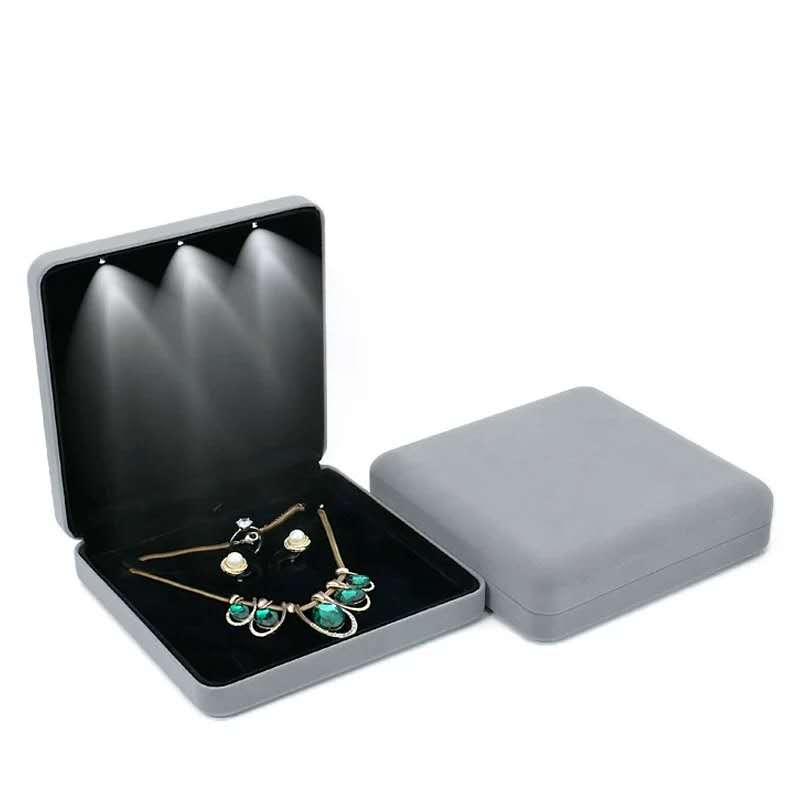 1 Pc Gift Box Black Portable Storage Case with LED Light for Bracelet Necklace 